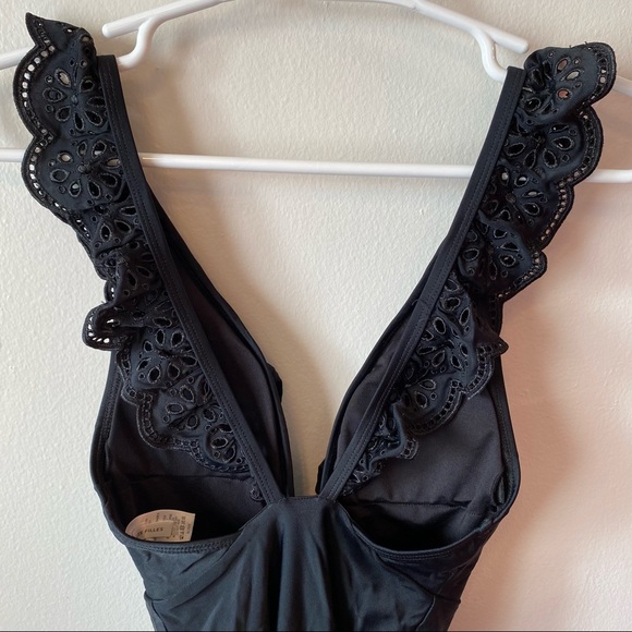 Avec Les Filles Ruffle Top One Piece Swimsuit - Picture 9 of 13